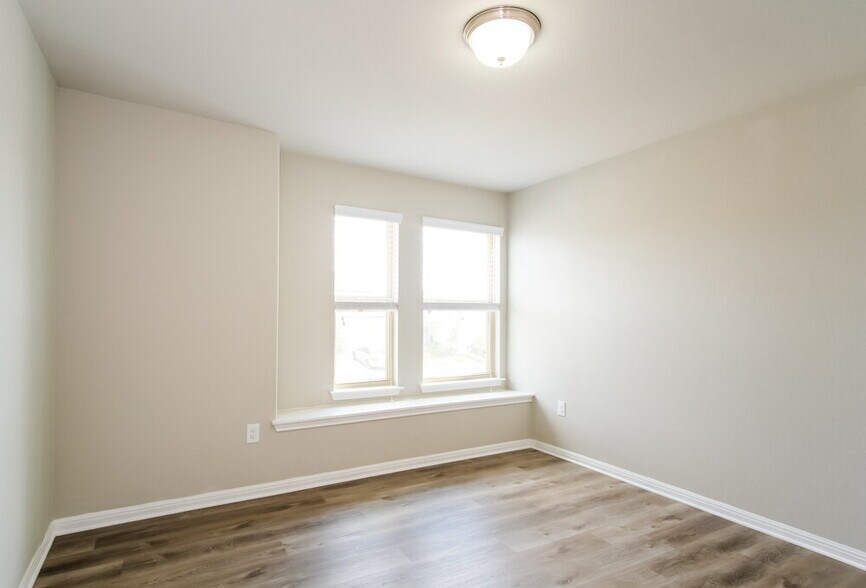 Building Photo - 311 Eagle Brook Ln