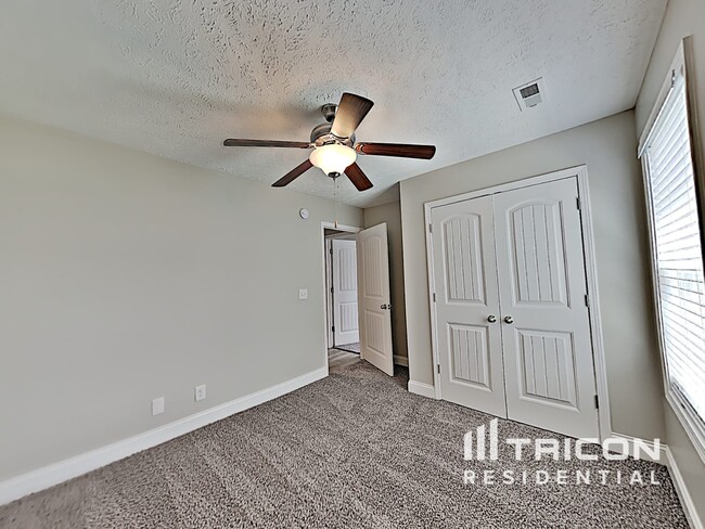 Building Photo - 531 Falkland Cir