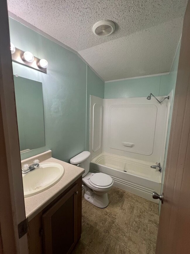 Building Photo - 3 Bedroom 2 Bath Mobile Home located in South Lake Charles