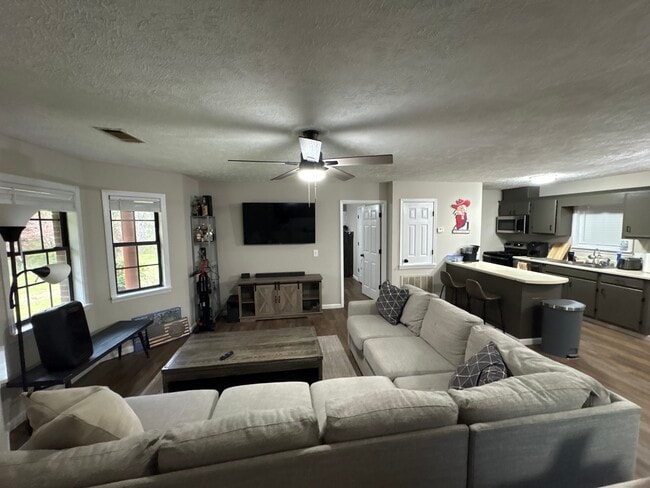 Building Photo - 3 Co Rd 2017