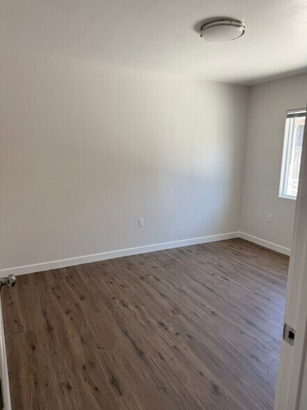 Building Photo - 3750 E 58th St