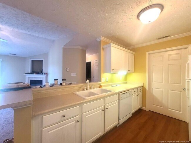Building Photo - 1761 Renwick Dr
