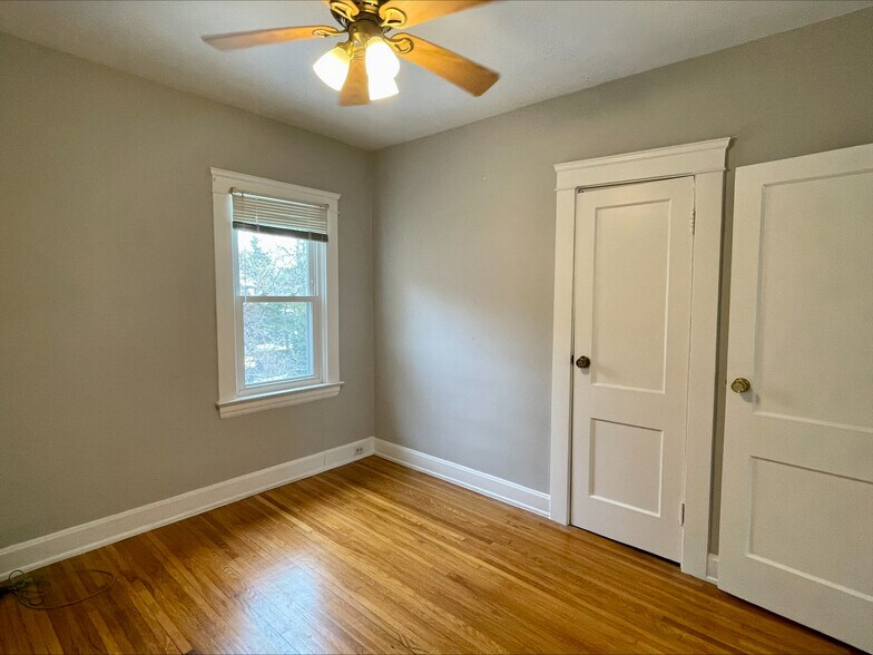 Building Photo - 2345 Grandview Ave