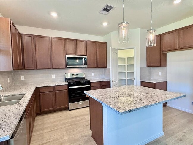 Building Photo - 18227 Dahlia Dale Dr