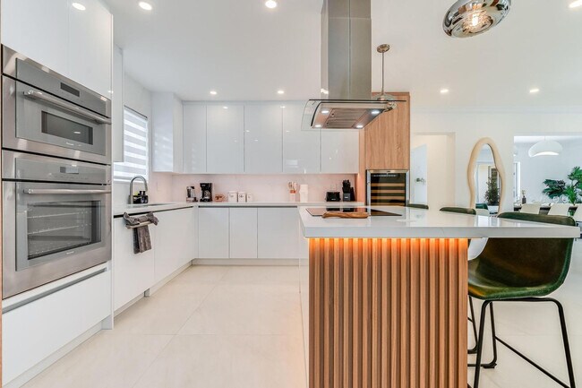 Building Photo - 616 NE 16th Terrace