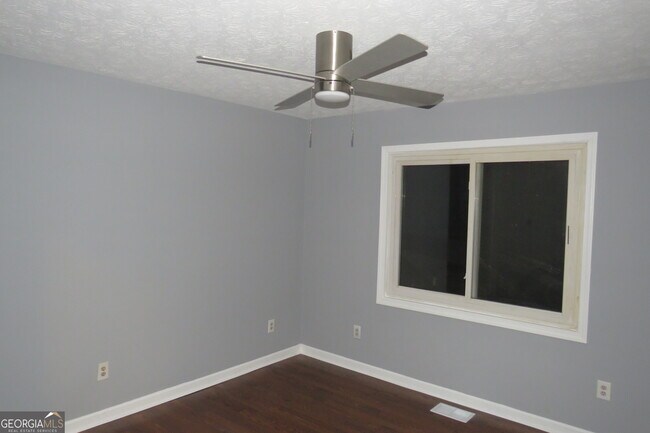 Building Photo - 1105 Hampton Rd