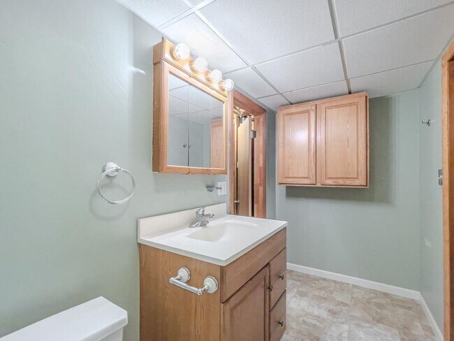 Building Photo - Refined Ranch Living in a Private Natural Setting