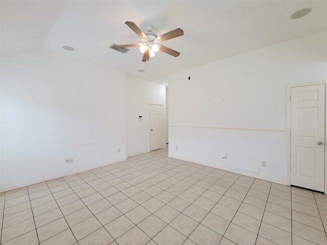 Building Photo - 16006 Hiram Clarke Rd