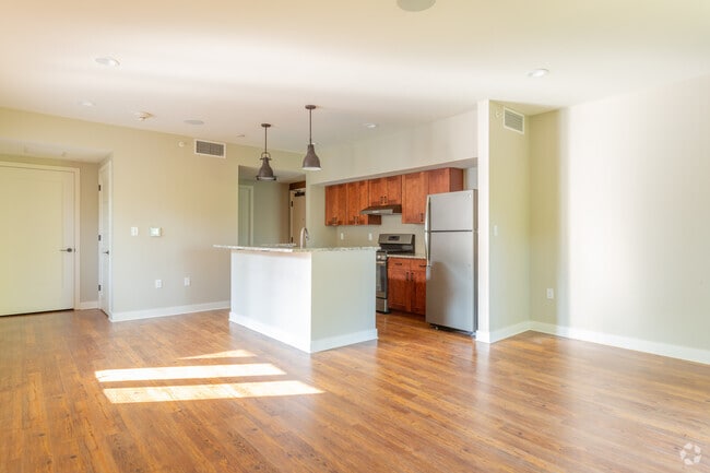 1BR, 1BA-Unit 3 - 22 High St