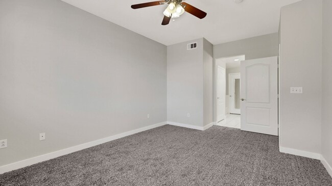 Building Photo - Gorgeous 3 bedroom Condo in Green Valley