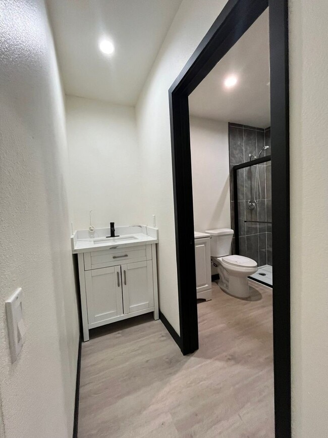 Building Photo - Beatiful and spacious Rental in Montebello for Lease