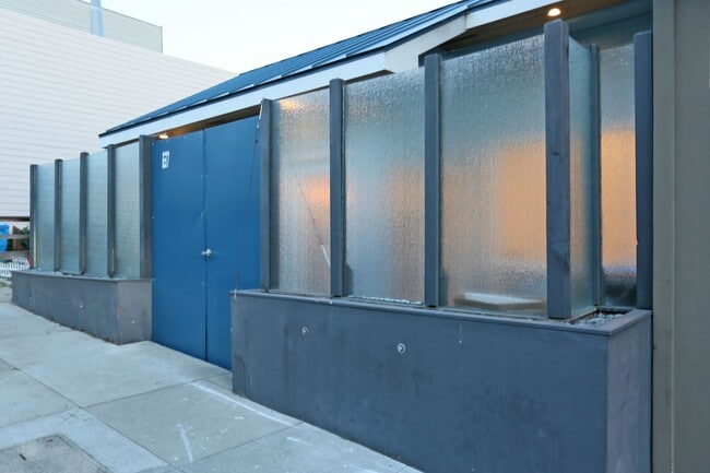 Building Photo - Spacious three-story 4BR/3BA single family home in Bernal Heights, Deck, View,W/D,Storage(637 Per...