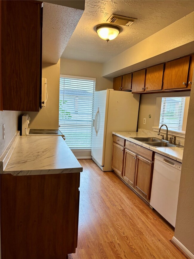 Building Photo - 7806 Gatehouse Dr