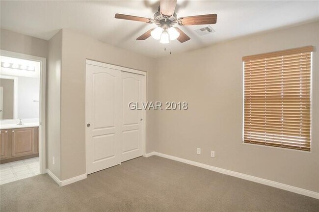 Building Photo - Beautiful 2 story Home in the NorthWest