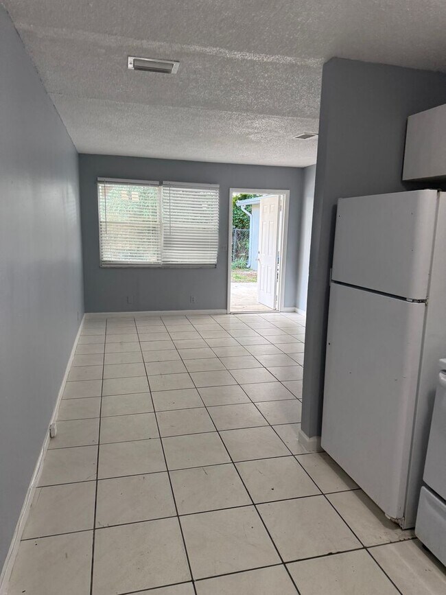 Building Photo - JEP9151176 LLC