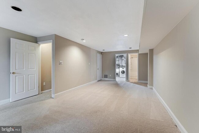 Building Photo - 8475 Canyon Oak Dr