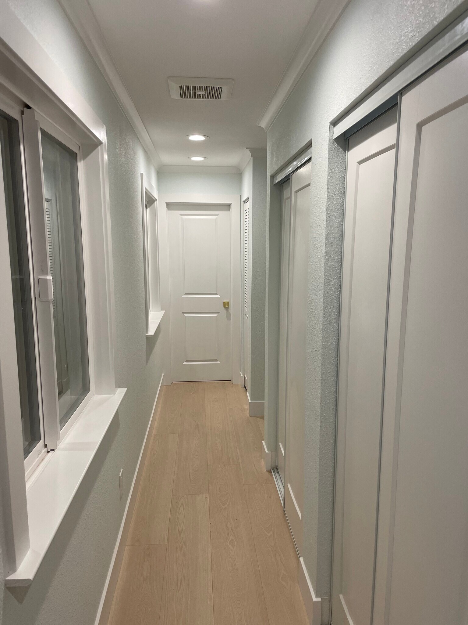 Building Photo - 1279 Las Palmas Dr