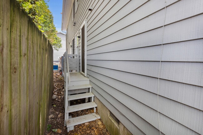 Building Photo - 338 River Walk Dr