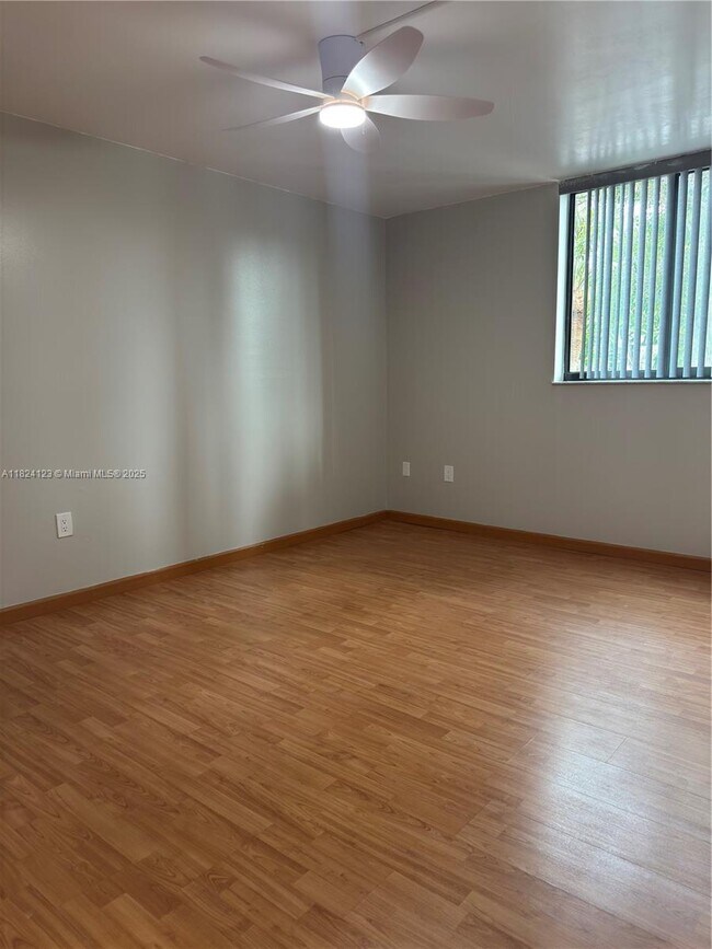 Building Photo - 10865 SW 112th Ave