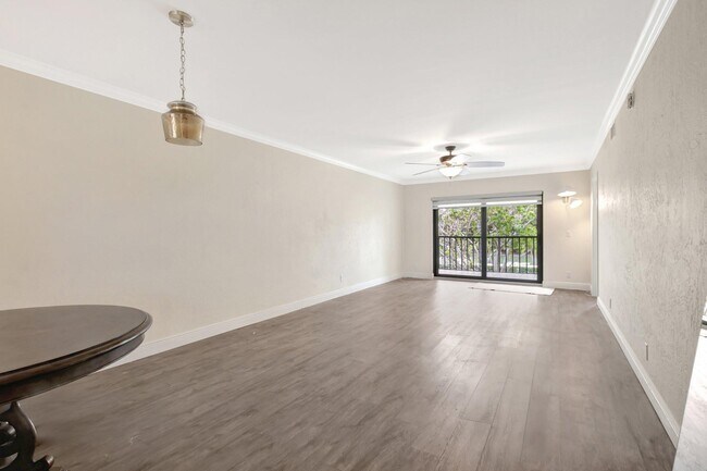 Building Photo - 3118 Florida Blvd