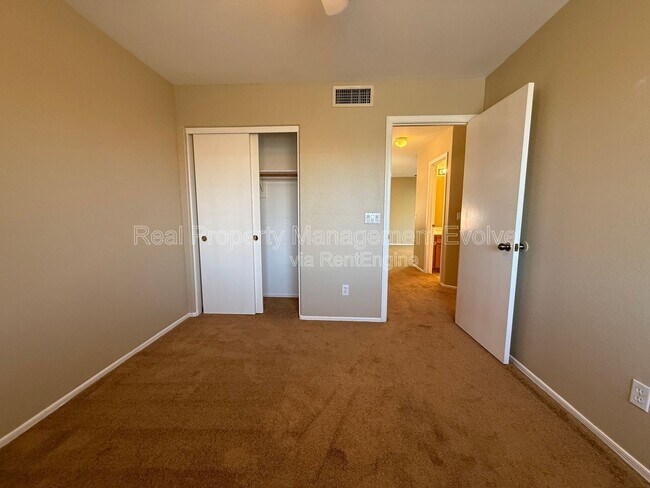 Building Photo - 17215 N 46th Pl