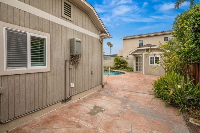 Building Photo - "Charming 3-Bed, 2-Bath Oasis in Mission Hills – Spacious 1792 Sq Ft Home on Hawk Street!"