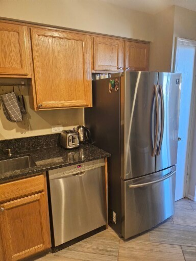 Building Photo - 6325 N Sheridan Rd