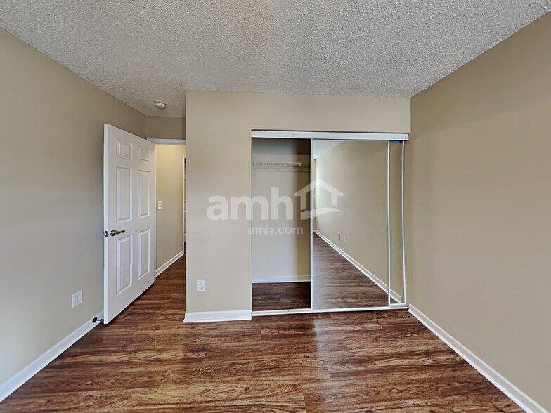 Building Photo - 8836 Laurel Run Dr