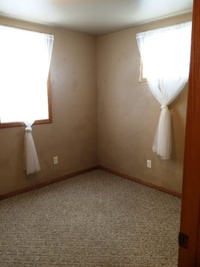 Building Photo - 920 18th Ave SW