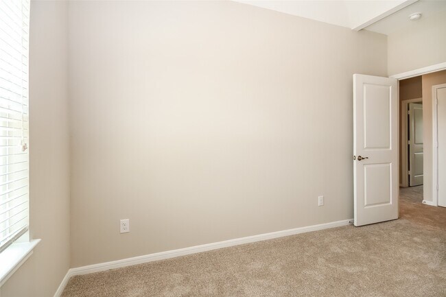 Building Photo - 18735 Lake Harbor Ct
