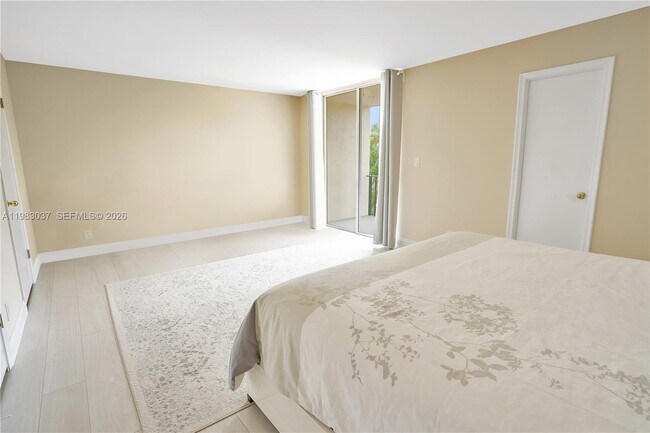 Building Photo - 2421 NE 10th St