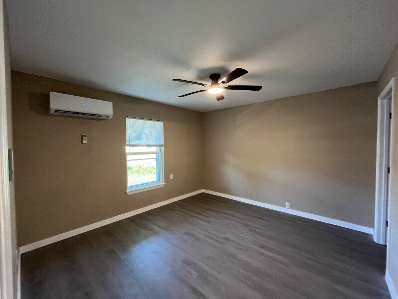 Building Photo - 47370 Vena Dr