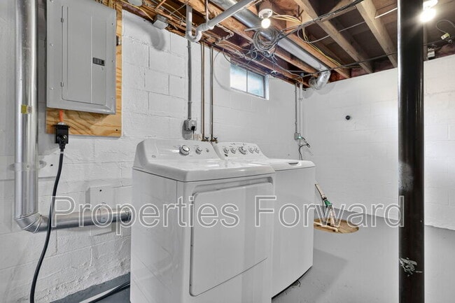 Building Photo - 3127 Thomas Ave