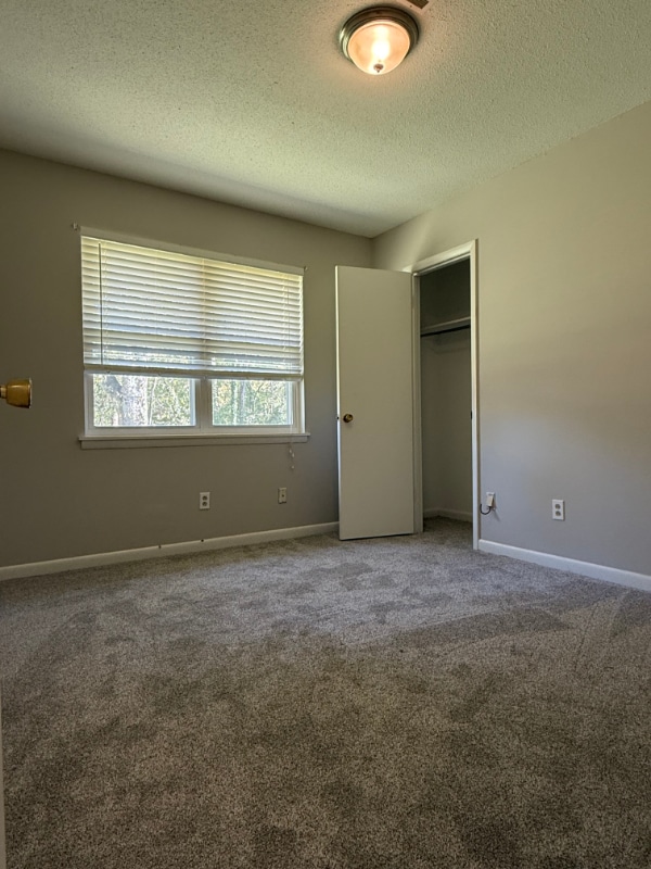 Building Photo - 9746 Wallwood Dr SE