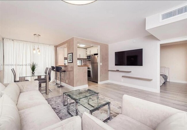 Building Photo - 1 bedroom in Sunny Isles Beach FL 33160