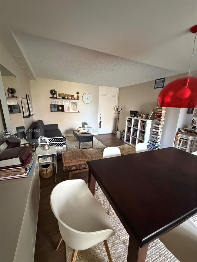 Building Photo - 2980 Point E Dr