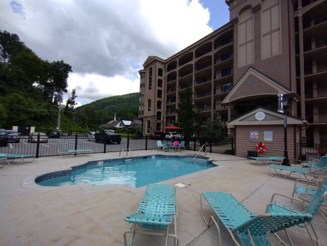 Building Photo - 210 Roaring Fork Ext