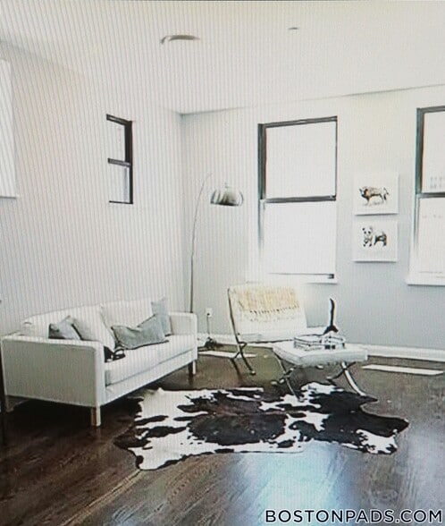 Building Photo - 10 Merrymount Rd