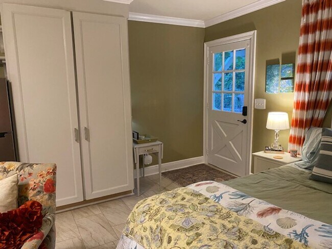 Building Photo - Kings Drive