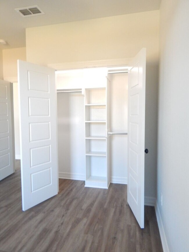 Building Photo - Whitehouse ISD! Gorgeous 4 Bedroom, 2 Bath...