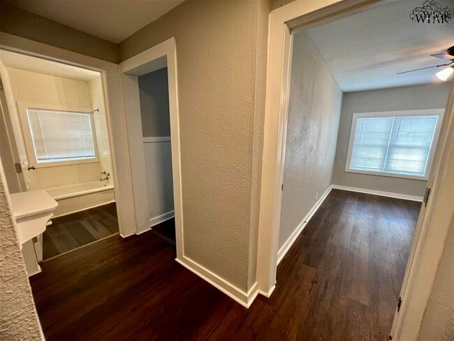 Building Photo - 1202 Austin St