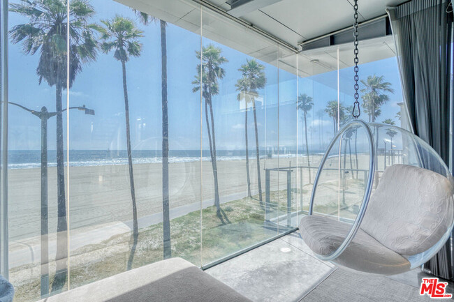 Building Photo - 2911 Ocean Front Walk