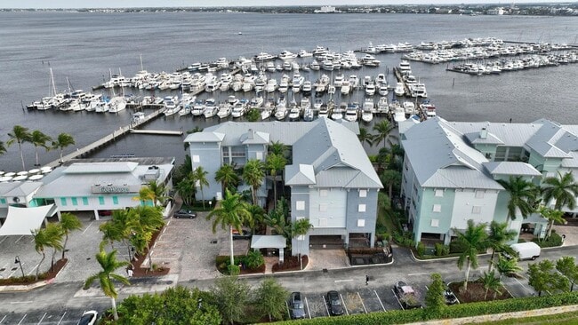 Building Photo - 875 NW Flagler Ave
