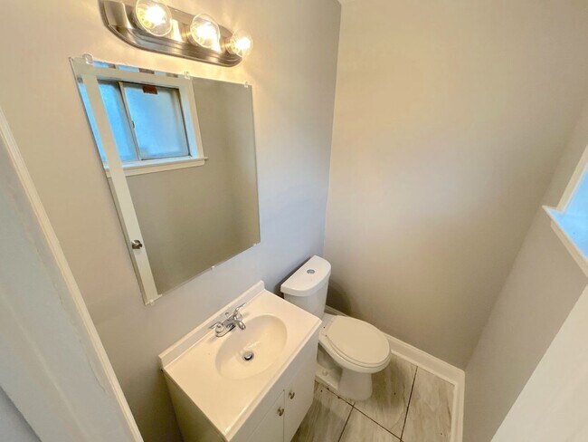 Building Photo - 3436 Ridgemont Ave