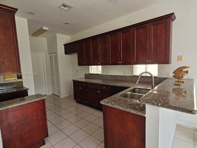 Building Photo - 7577 Springfield Lake Dr