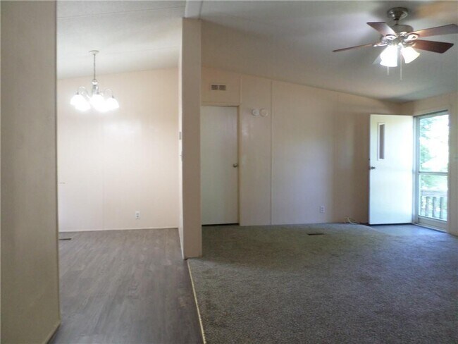 Building Photo - 25944 Meridian Ave