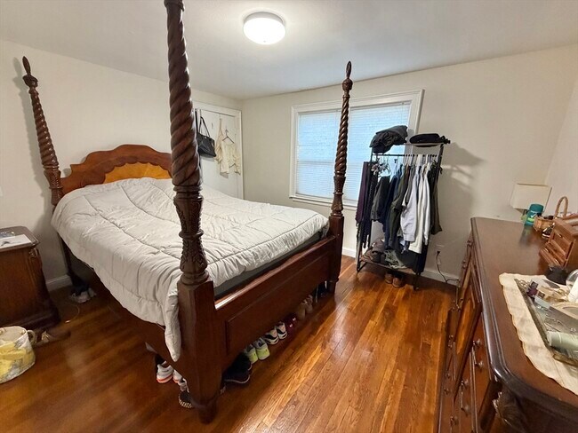 Building Photo - 176 Upland Ave