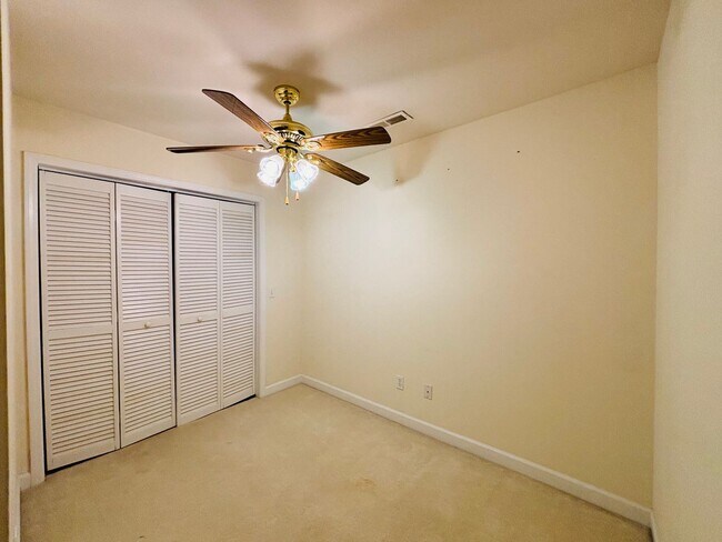 Building Photo - * RE-RENTAL AVAILABLE 7/15/26 * 3 Bedroom 2.5 Half Bath Townhouse with 2 Car Garage