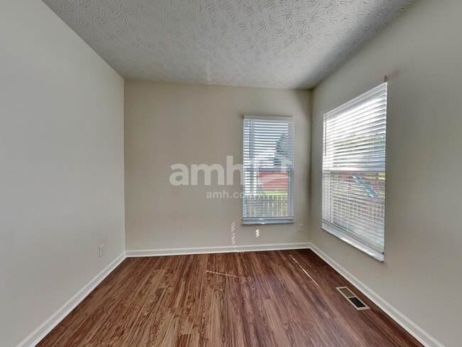 Building Photo - 136 Leasure Dr