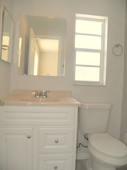 Building Photo - 7109 Vallejo Way